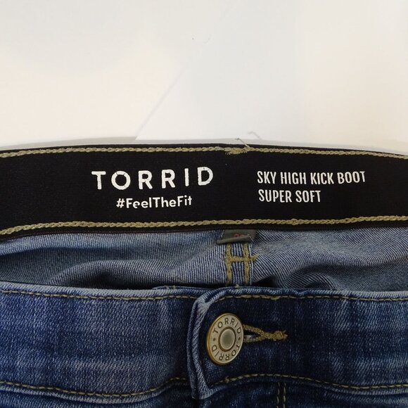 Torrid Women Sky High Kick Boot Crop Jeans Ripped Size 22 Super Soft 41955348 - Picture 7 of 16